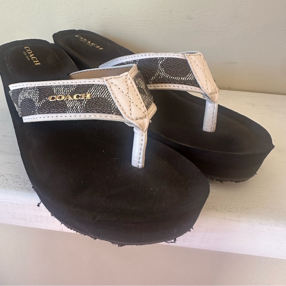 Coach Jolene Monogram Flip Flop - Size 6.5 - Picture 8 of 12